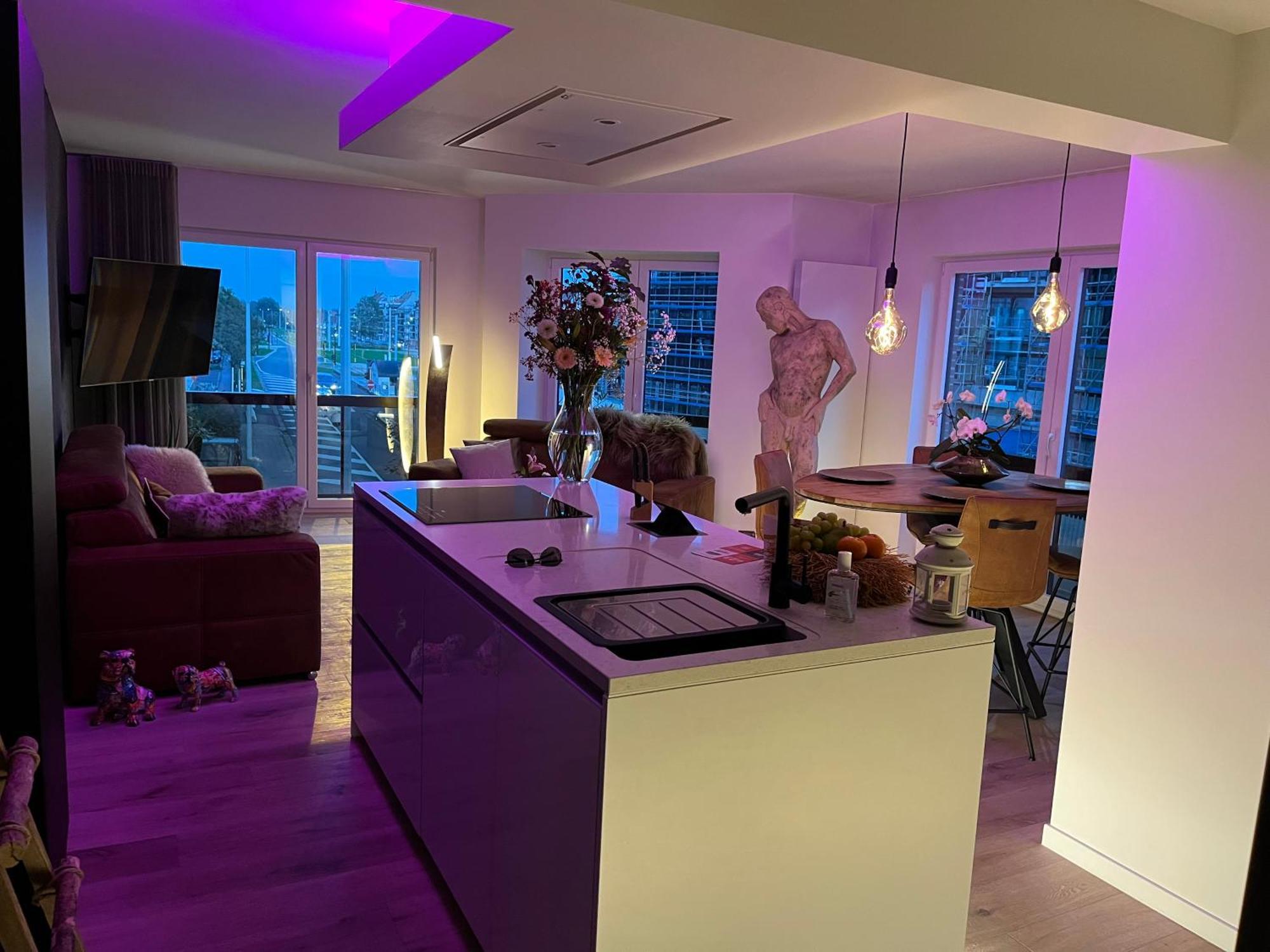 Luxueus Nieuw Zonnig Hoekappartement Seaview Heldenplein - Ruime Garagebox - 2 Fietsen * Knokke-Heist